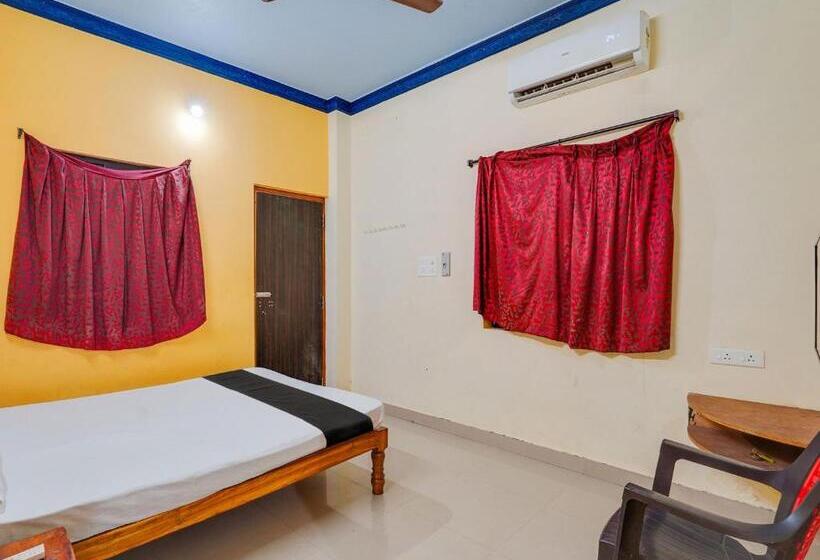 בית מלון כפרי Oyo Raghul Residency