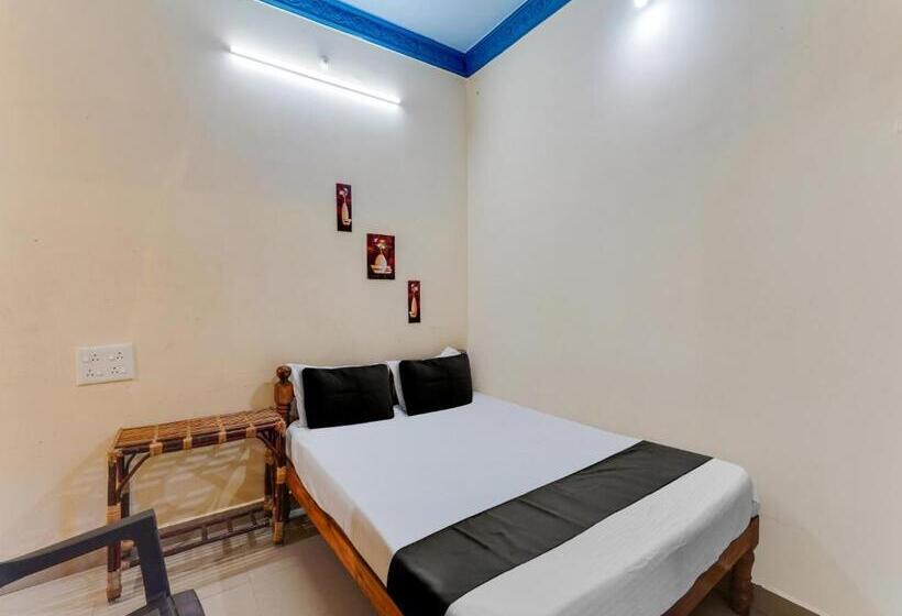 בית מלון כפרי Oyo Raghul Residency