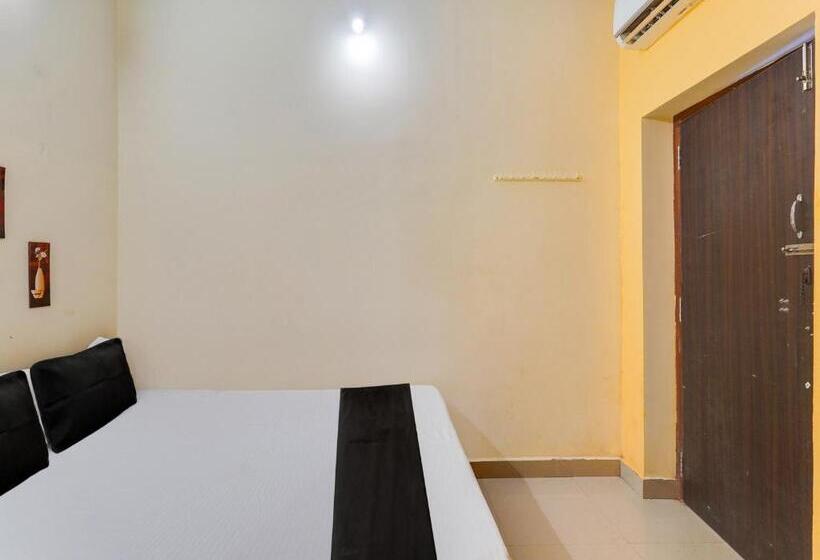 בית מלון כפרי Oyo Raghul Residency