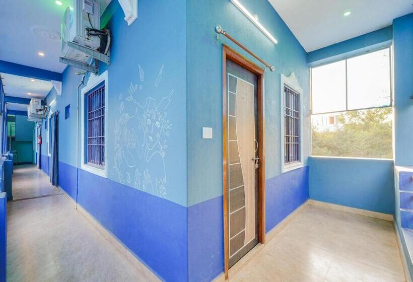 בית מלון כפרי Oyo Raghul Residency