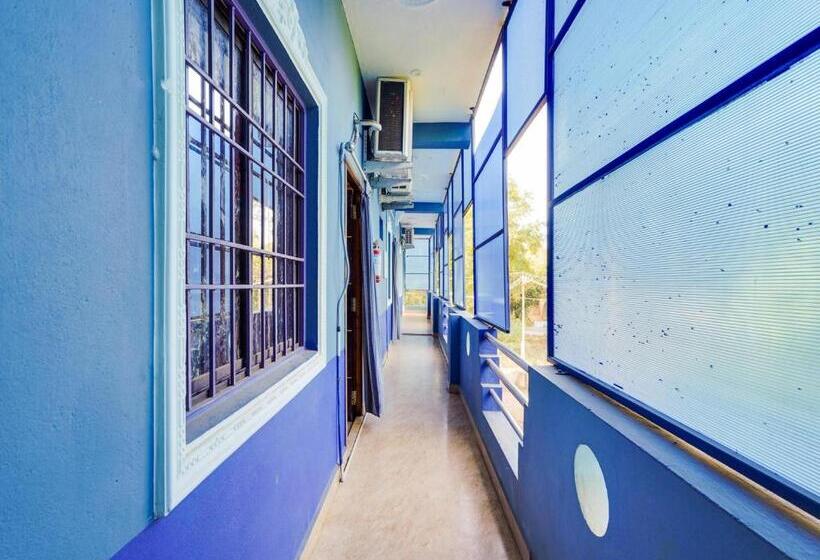 בית מלון כפרי Oyo Raghul Residency