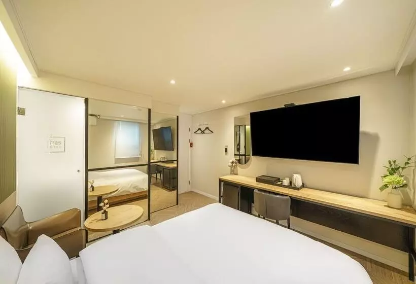 No 25 Hotel Dongam Branch