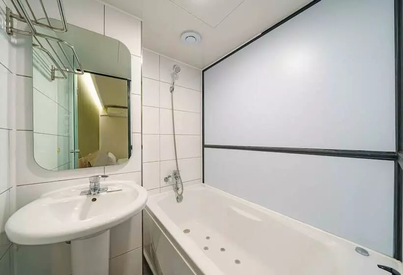 No 25 Hotel Dongam Branch