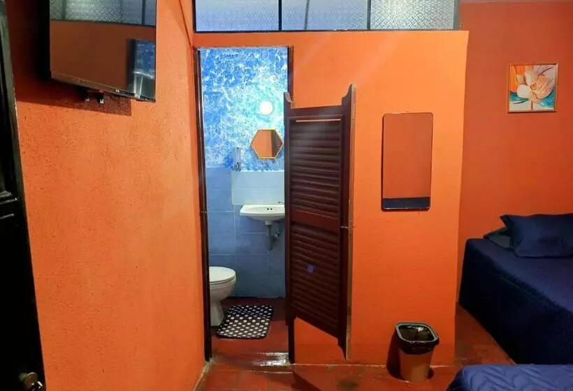 هتل Cristales De Antigua La Calzada