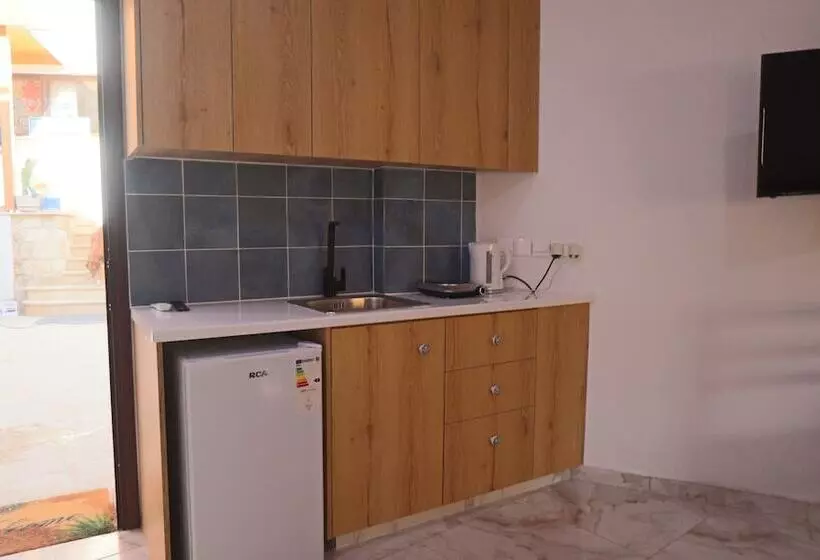 هتل La Hacienda Cyprus