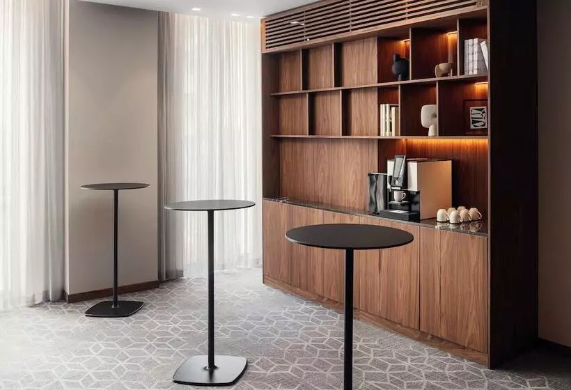 هتل Courtyard By Marriott Yerevan