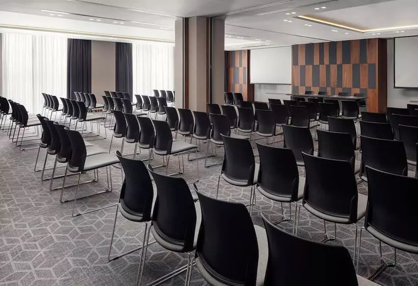 هتل Courtyard By Marriott Yerevan