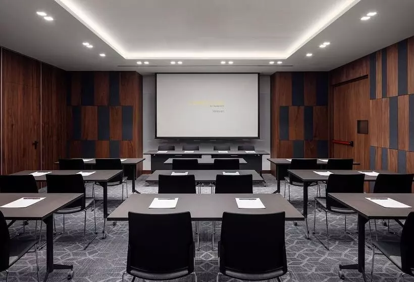 هتل Courtyard By Marriott Yerevan