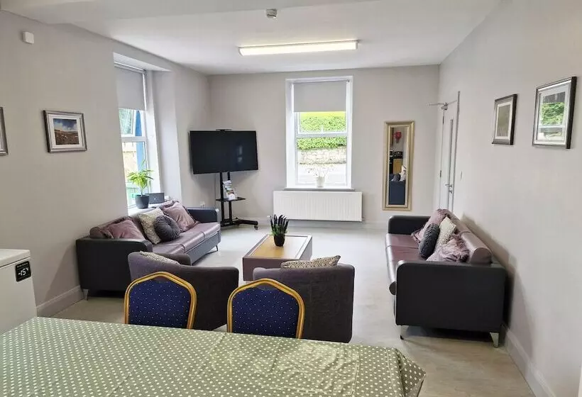 Retkeilymaja Trivia House