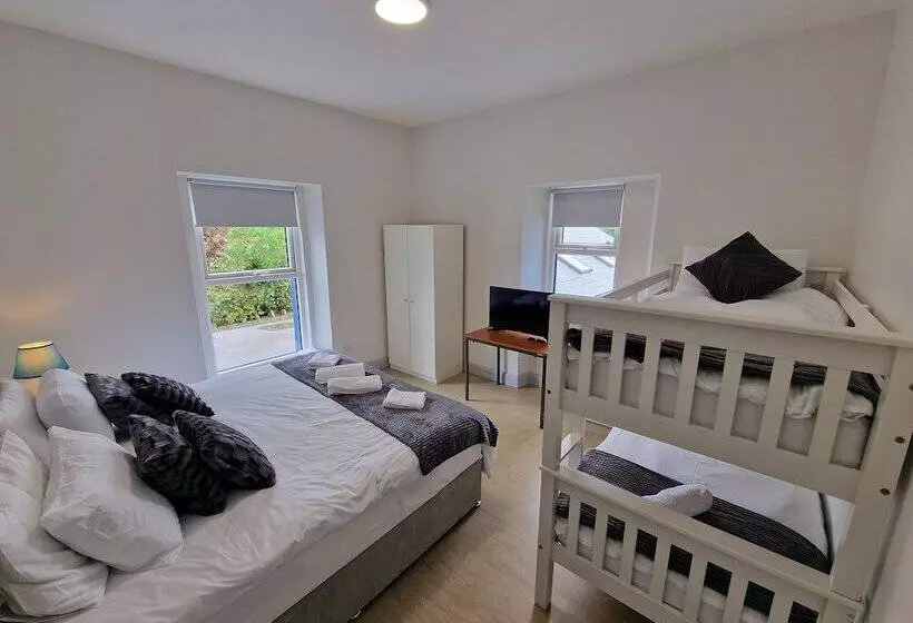 Retkeilymaja Trivia House