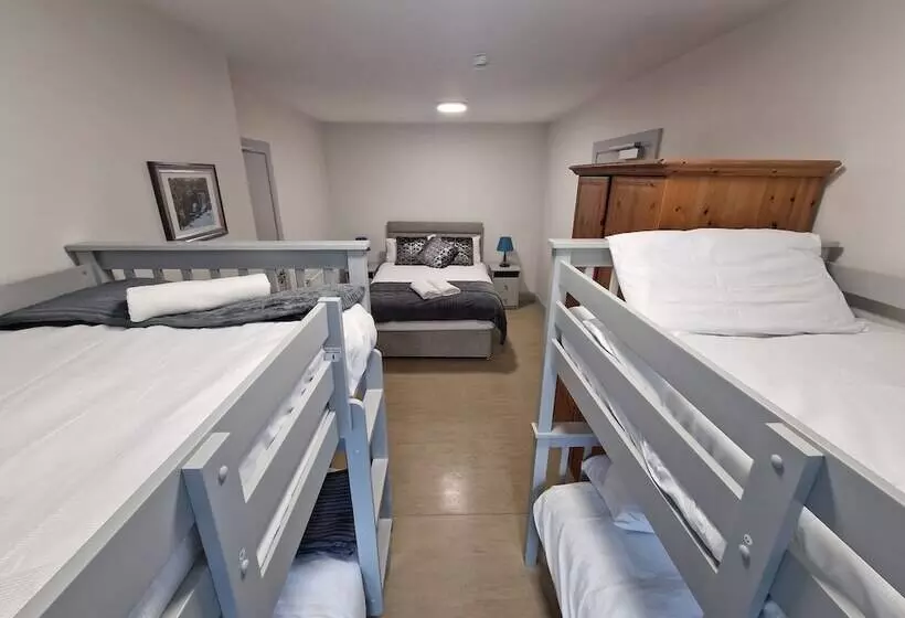 Retkeilymaja Trivia House