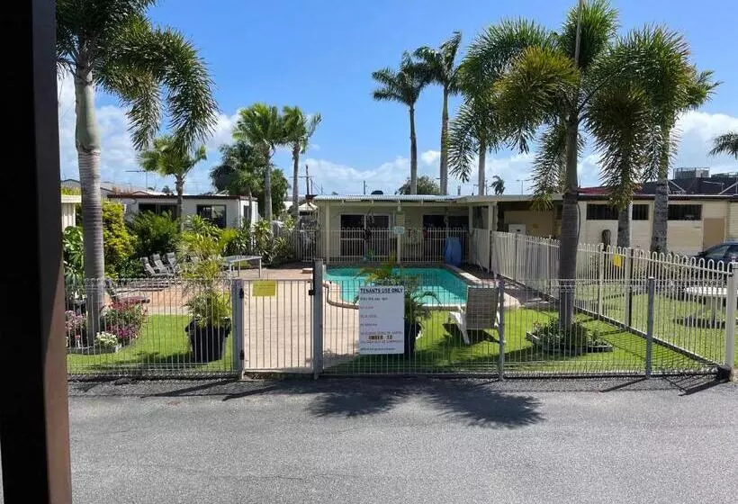 مُتل Premier Caravan Park