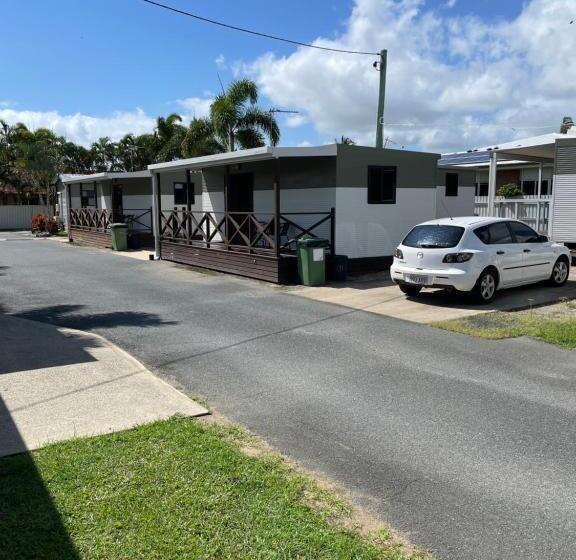 فندق على الطريق Premier Caravan Park