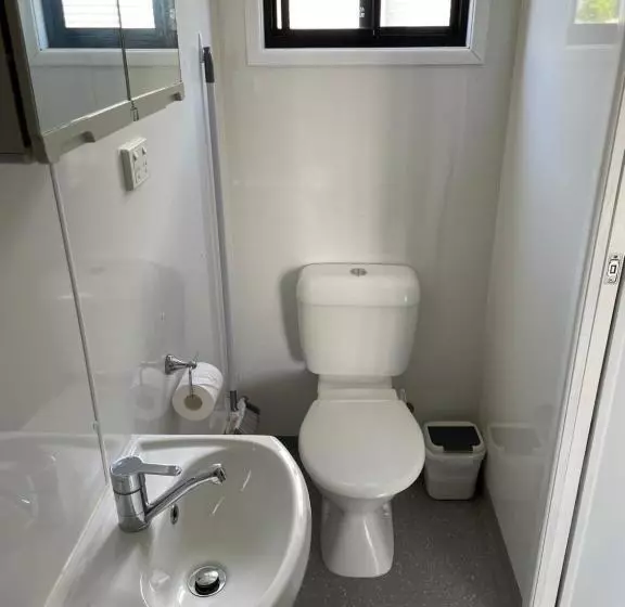 مُتل Premier Caravan Park