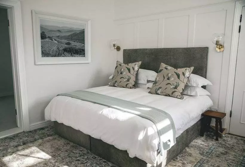 The Grand Hotel Robertson