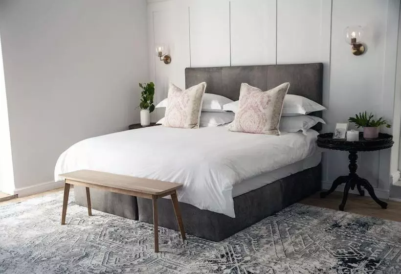 The Grand Hotel Robertson