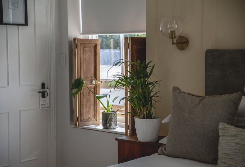 The Grand Hotel Robertson