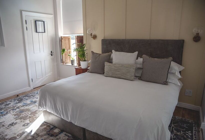 The Grand Hotel Robertson