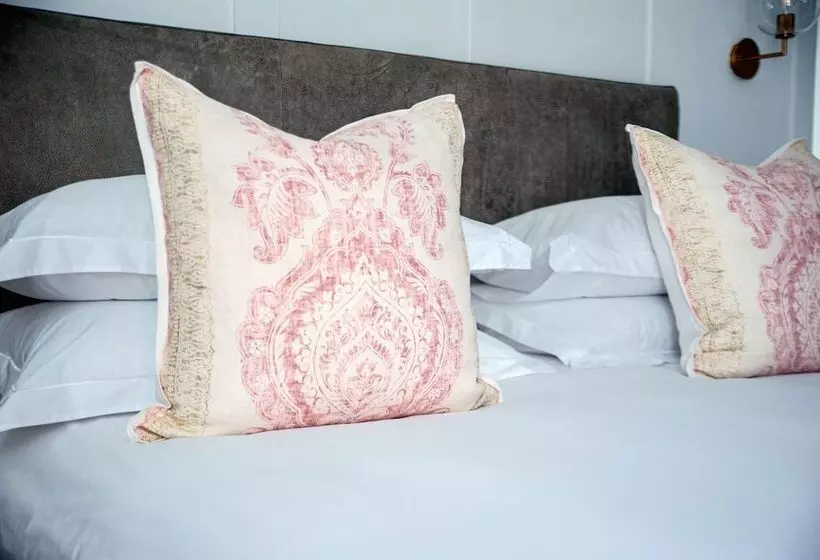 The Grand Hotel Robertson