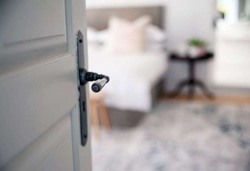 The Grand Hotel Robertson