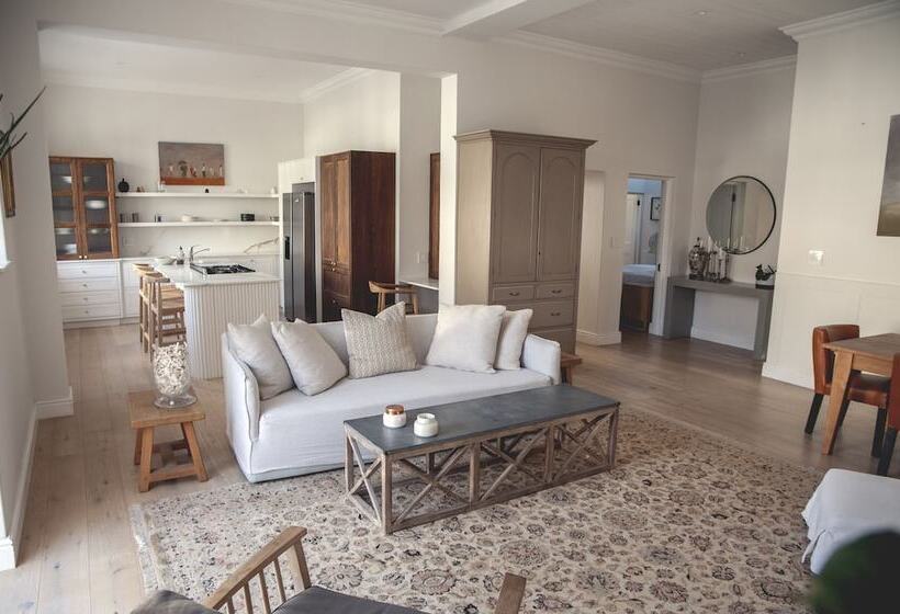 The Grand Hotel Robertson