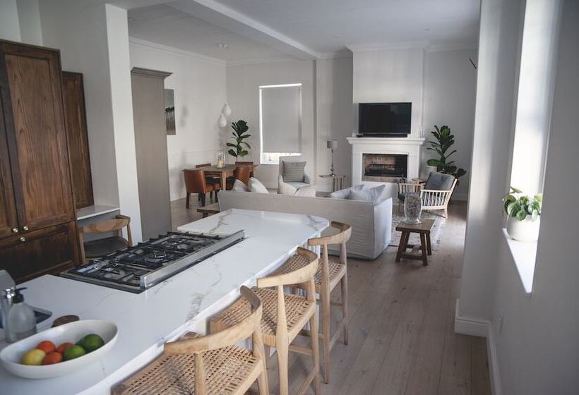 The Grand Hotel Robertson