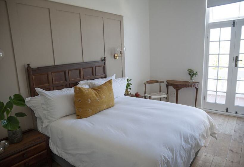 The Grand Hotel Robertson