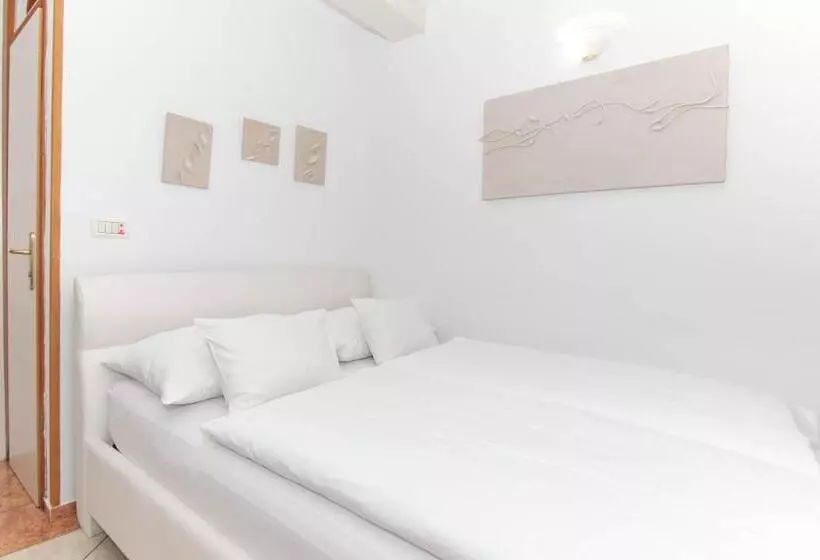 تختخواب و صبحانه Bed And Brekfast Donatella