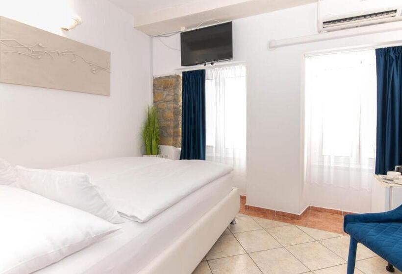 تختخواب و صبحانه Bed And Brekfast Donatella