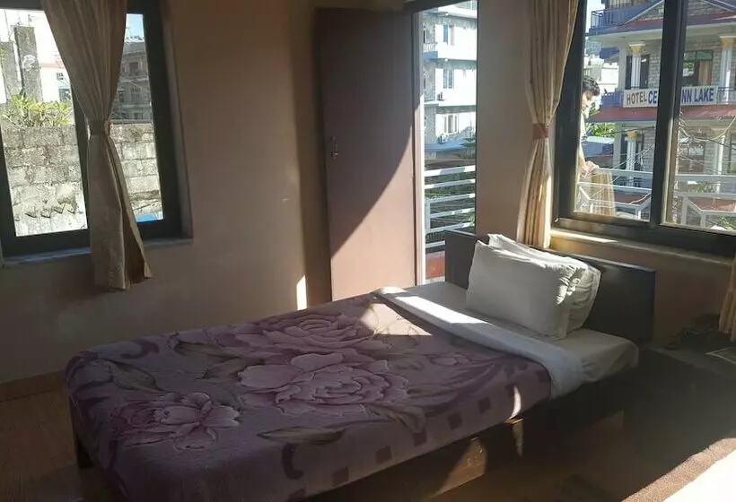 تختخواب و صبحانه Donosti Pokhara