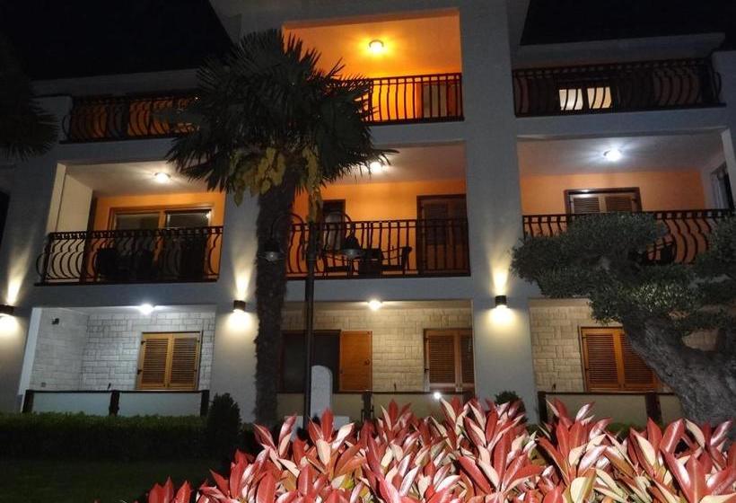 تختخواب و صبحانه Pension Silvia