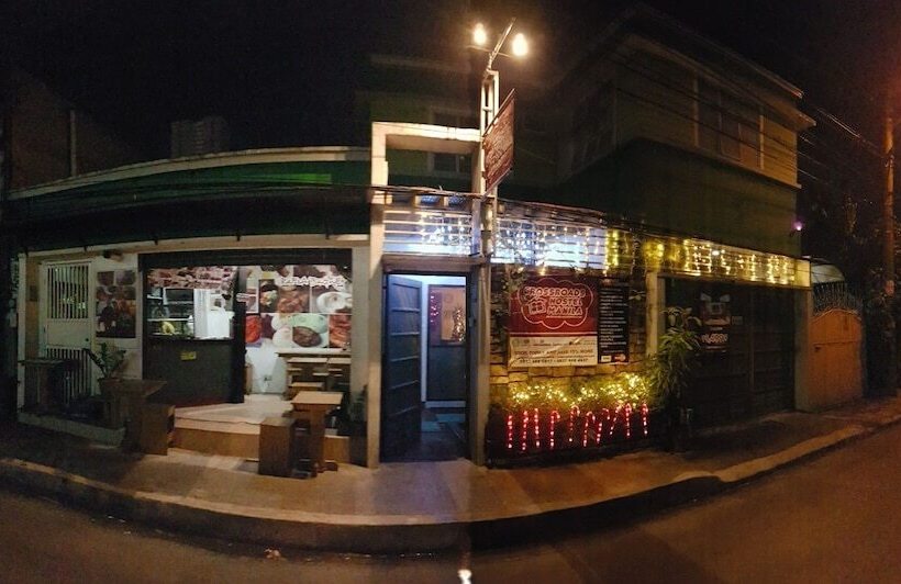 Crossroads Hostel Manila
