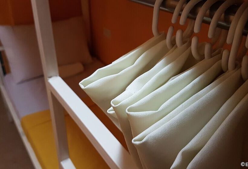 Crossroads Hostel Manila