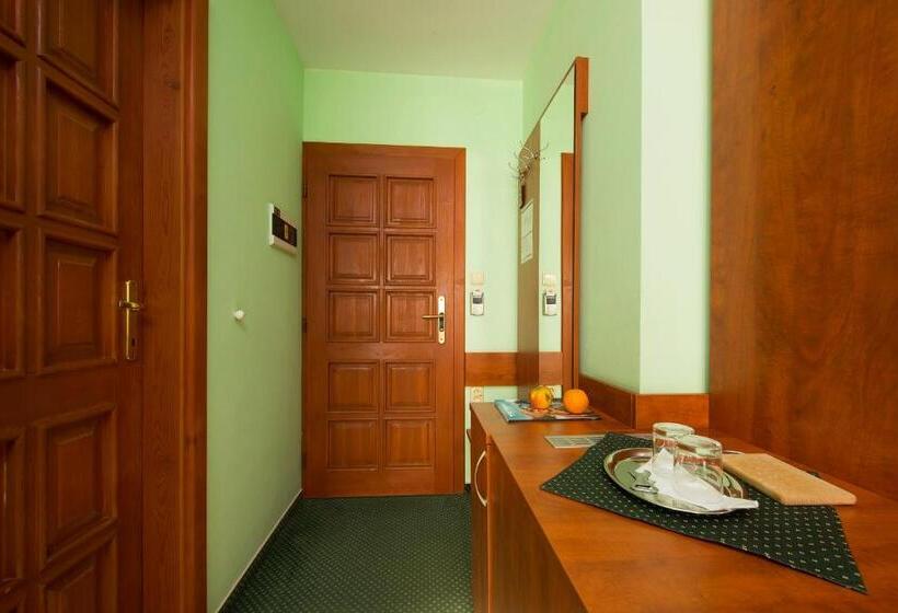 בית מלון כפרי Polovnik