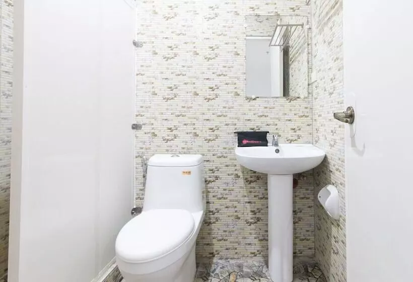 ホテル Reddoorz Plus Near Vigan City Commercial Center