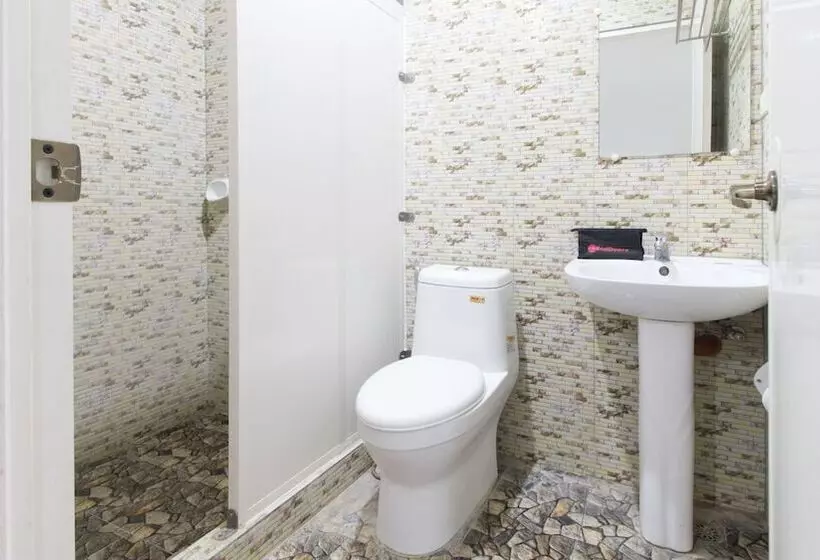 ホテル Reddoorz Plus Near Vigan City Commercial Center
