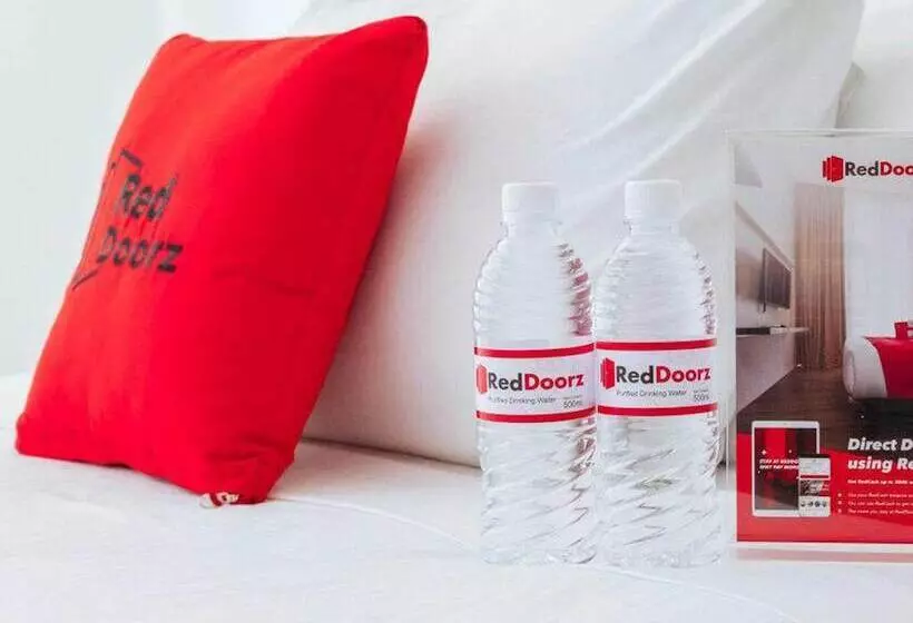 ホテル Reddoorz Plus Near Vigan City Commercial Center