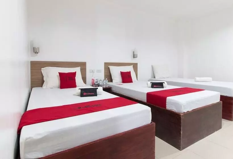 ホテル Reddoorz Plus Near Vigan City Commercial Center