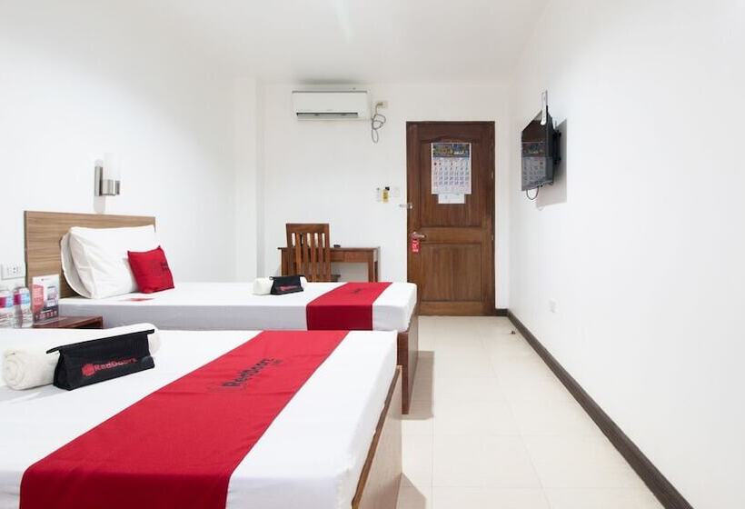 호텔 Reddoorz Plus Near Vigan City Commercial Center