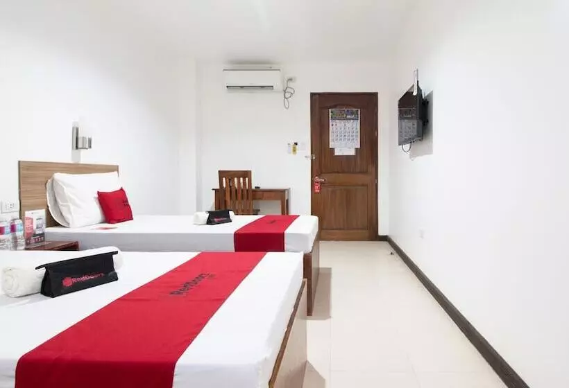 ホテル Reddoorz Plus Near Vigan City Commercial Center
