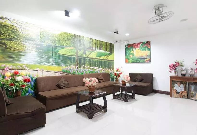 ホテル Reddoorz Plus Near Vigan City Commercial Center