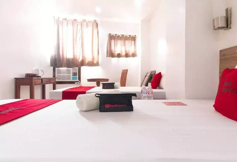 ホテル Reddoorz Plus Near Vigan City Commercial Center