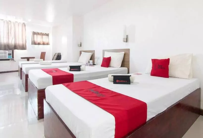 ホテル Reddoorz Plus Near Vigan City Commercial Center