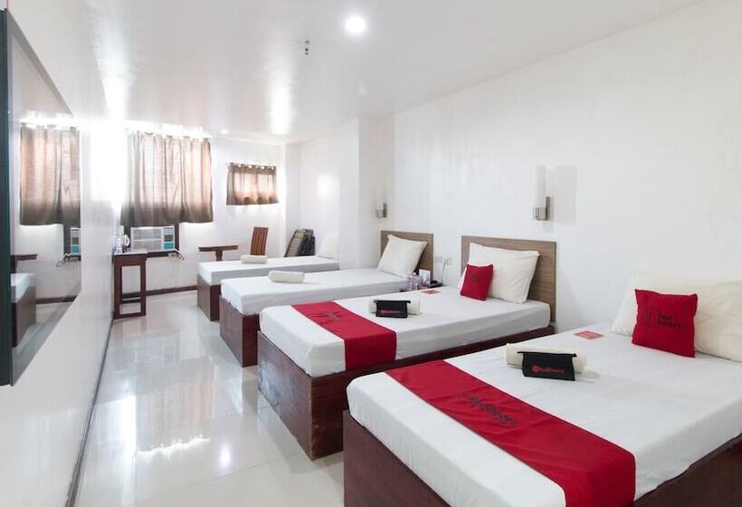 호텔 Reddoorz Plus Near Vigan City Commercial Center