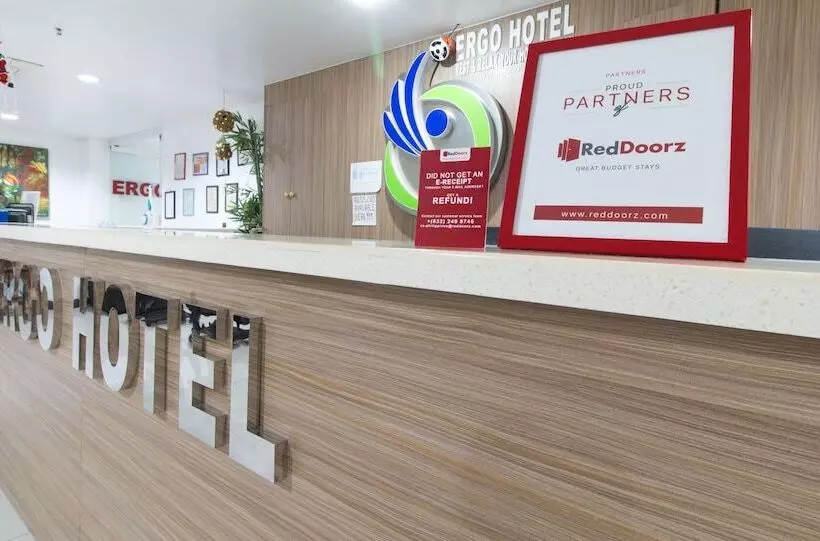 ホテル Reddoorz Plus Near Vigan City Commercial Center