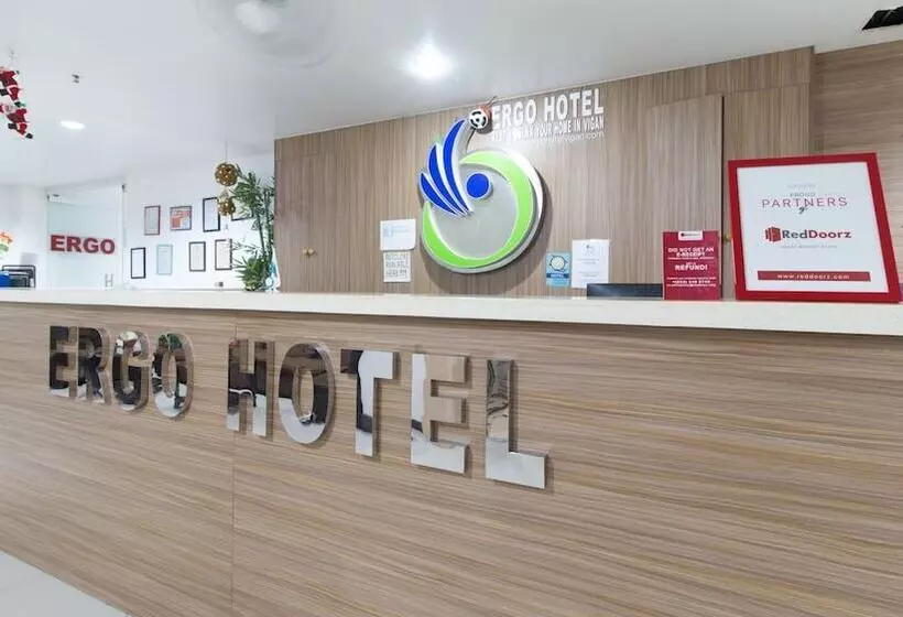 ホテル Reddoorz Plus Near Vigan City Commercial Center