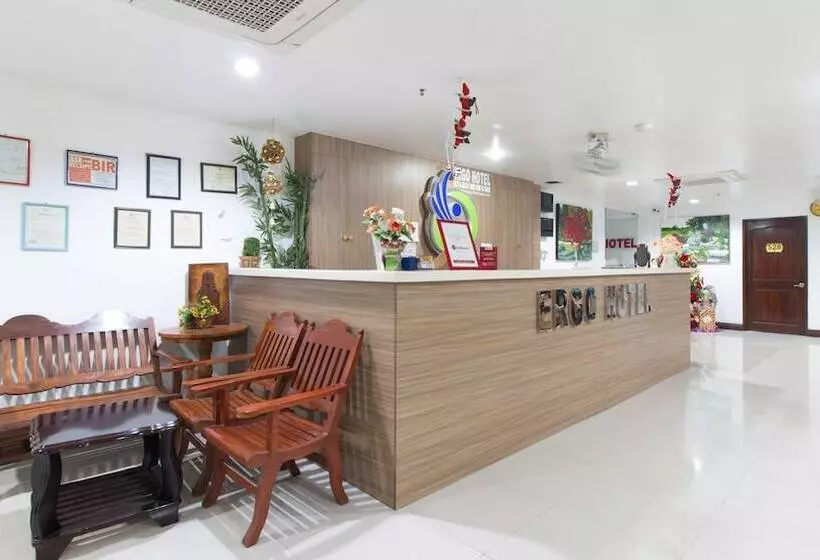 ホテル Reddoorz Plus Near Vigan City Commercial Center
