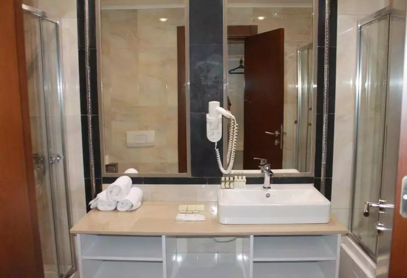 Mirage Hotel   Struga