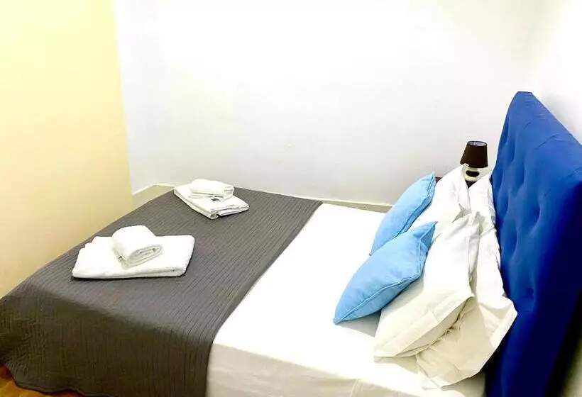 پانسیون Relax Chiado 3   Cute Little Double Room With Shared Bathroom