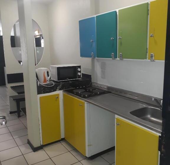 הוסטל Seaboard Hotel & Holiday Apartments